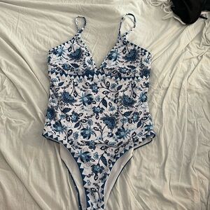 UNWORN one piece bathing suit